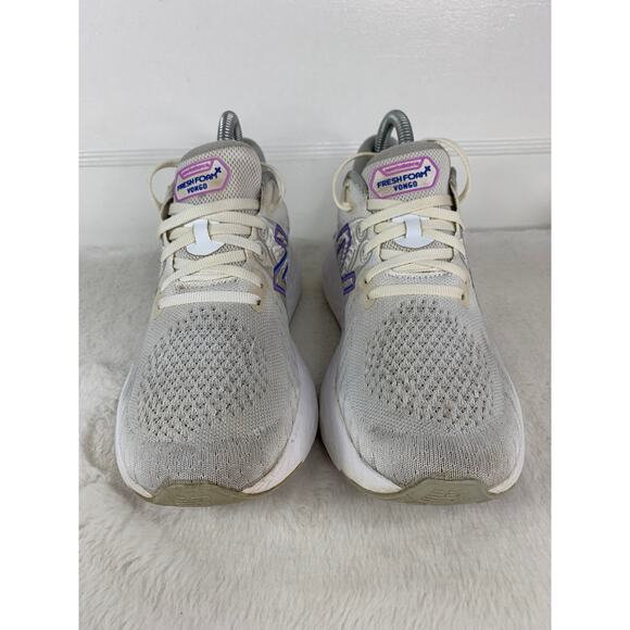 New Balance Vongo v5 Women’s Size 6.5 White Purple Running Shoes - Picture 2 of 9